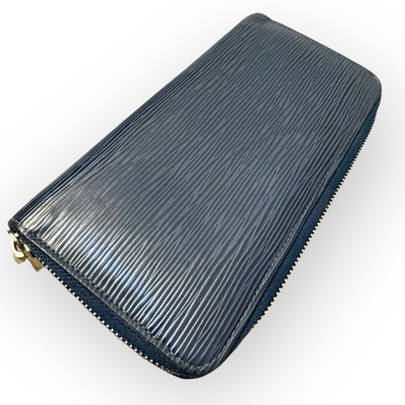 LOUIS VUITTON Indigo Blue Epi Leather Zippy Long Wallet - Picture 4 of 15